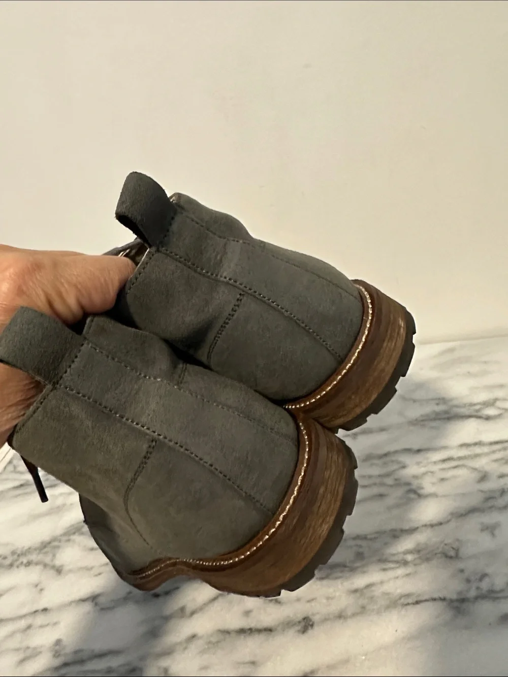 Banana Republic Arley Gray Suede Boots Ortholite men’s size 9.5 New no box